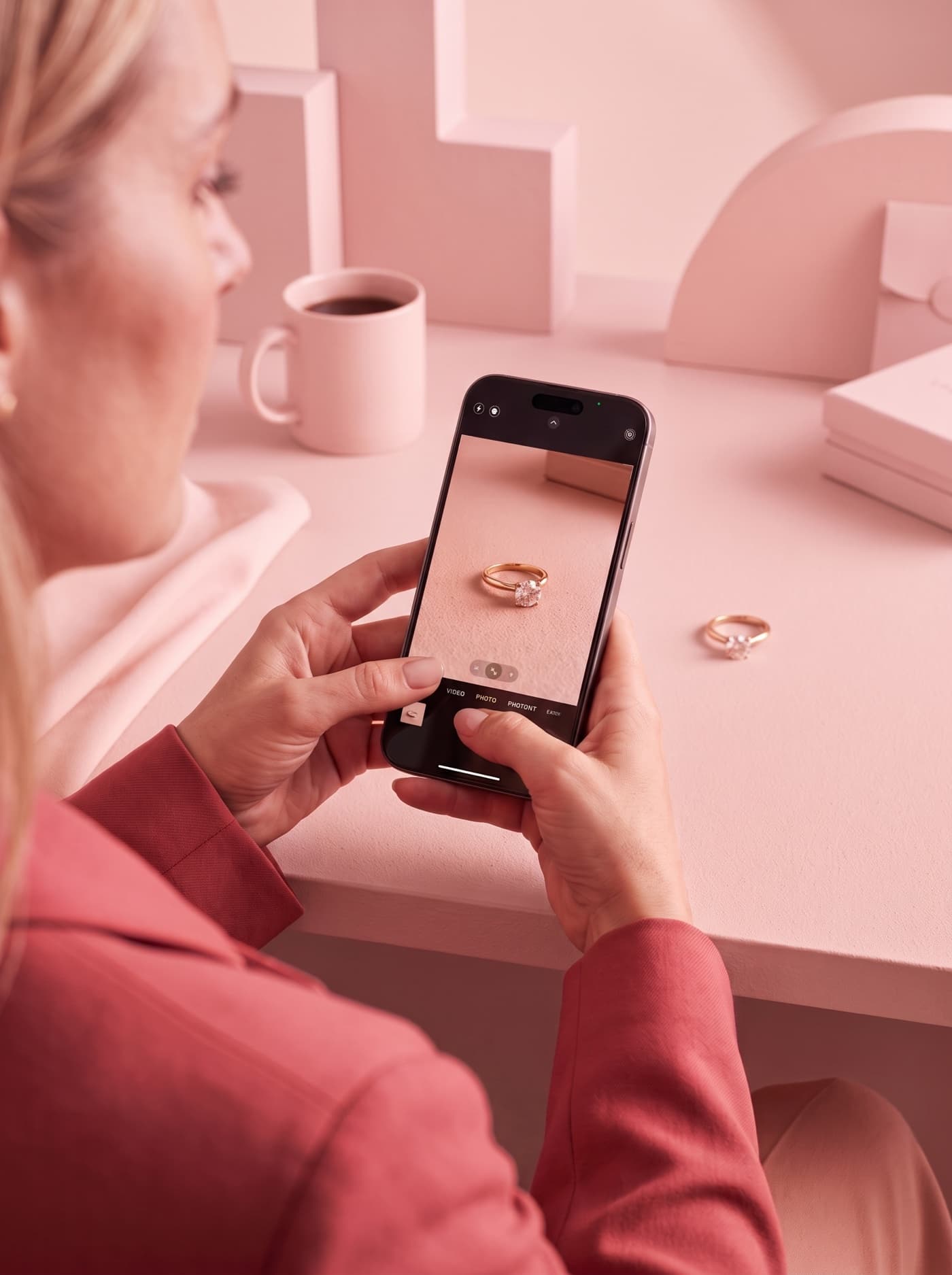 A woman photographing her ring with the Redisco app
